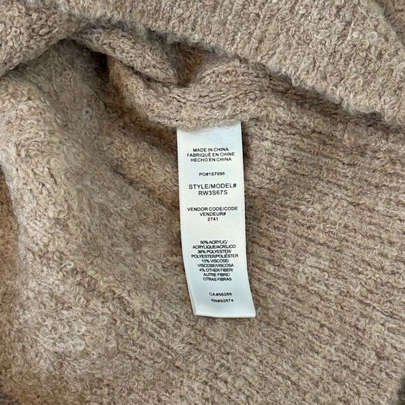 Stellae Dux Women’s V-Neck Cable-Knit Sweater - Picture 10 of 10